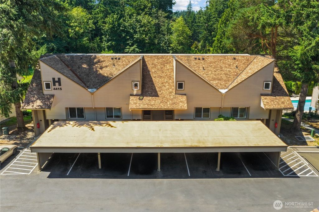 Photo of 4415 145th Avenue NE #H2, Bellevue, WA 98007 (MLS # 2549915)