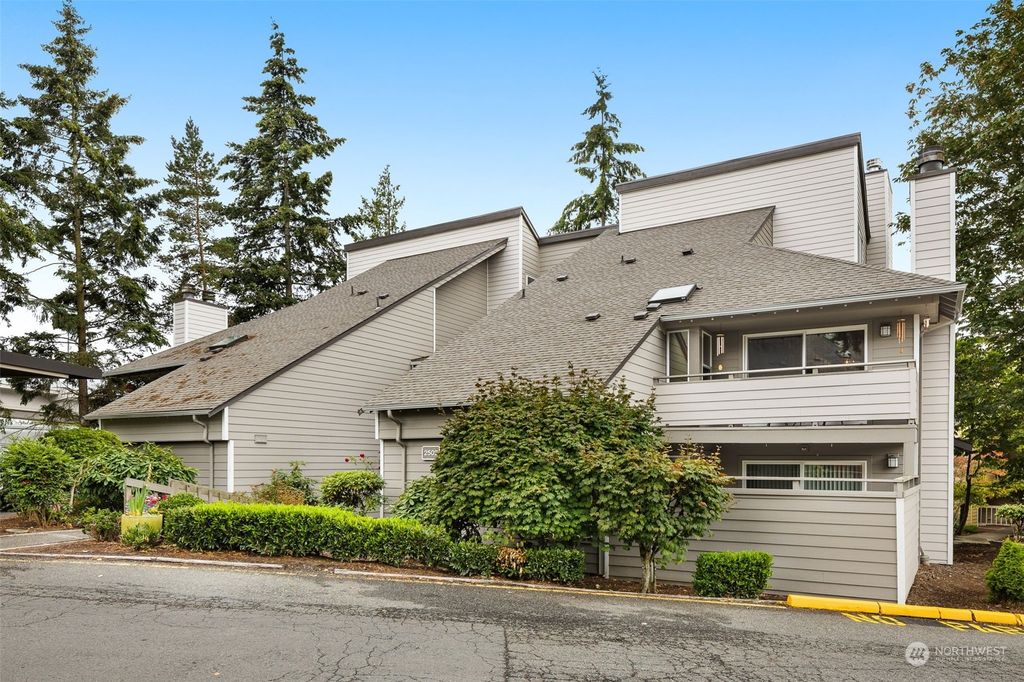Photo of 2502 S 317th Street #302, Federal Way, WA 98003 (MLS # 2271117)