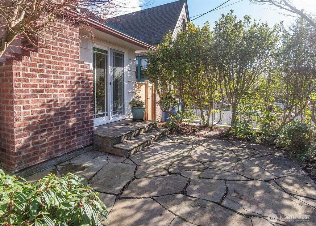 Photo of 865 NW 75th Street, Seattle, WA 98117 (MLS # 2477606)