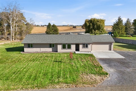 Photo of 231 Lynn Road NE, Moses Lake, WA 98837 (MLS # 2599123)