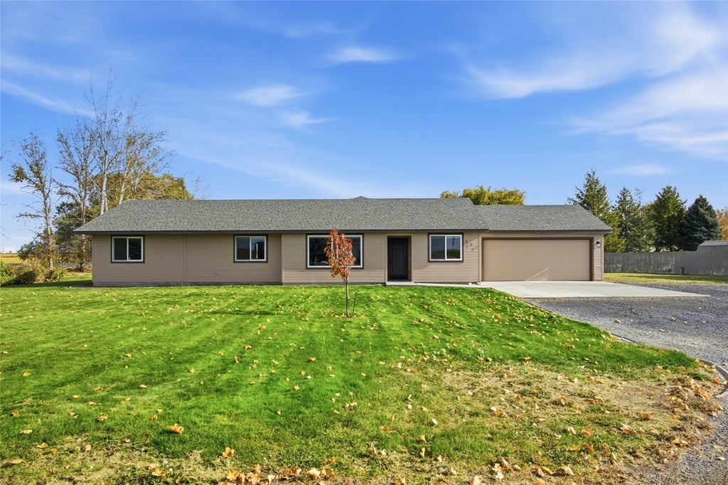 Photo of 231 Lynn Road NE, Moses Lake, WA 98837 (MLS # 2599123)