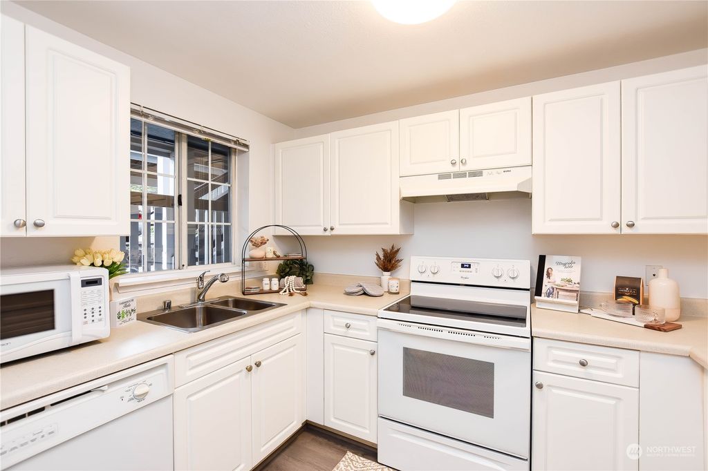 Photo of 23323 Cedar Way #H103, Mountlake Terrace, WA 98043 (MLS # 2162876)