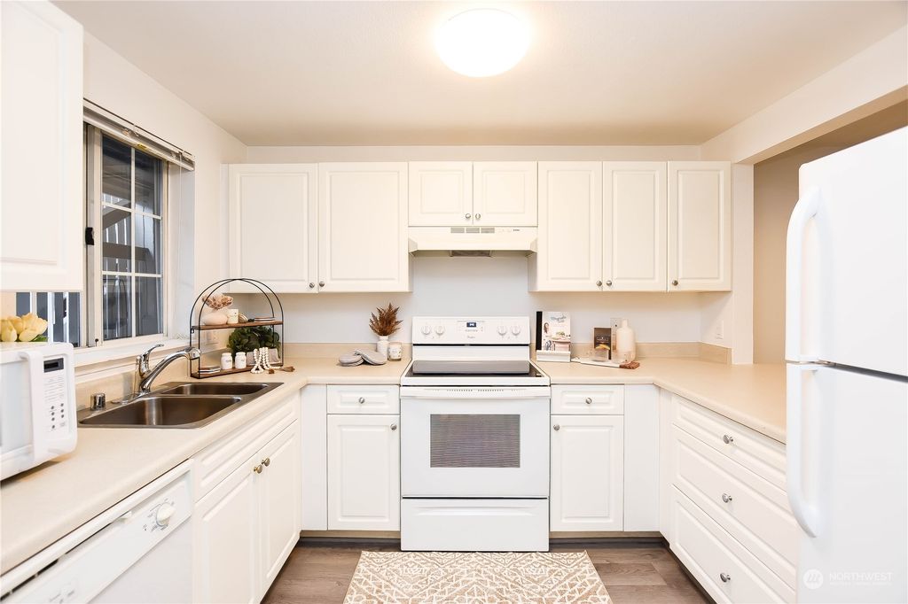 Photo of 23323 Cedar Way #H103, Mountlake Terrace, WA 98043 (MLS # 2162876)
