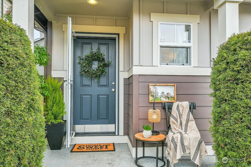 Photo of 416 201st Street SW, Lynnwood, WA 98036 (MLS # 2326304)