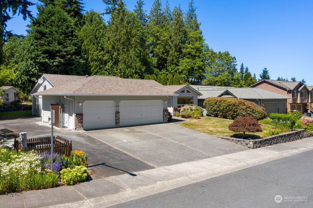 Photo of 12418 52nd Dr Dr SE, Everett, WA 98208 (MLS # 2256601)