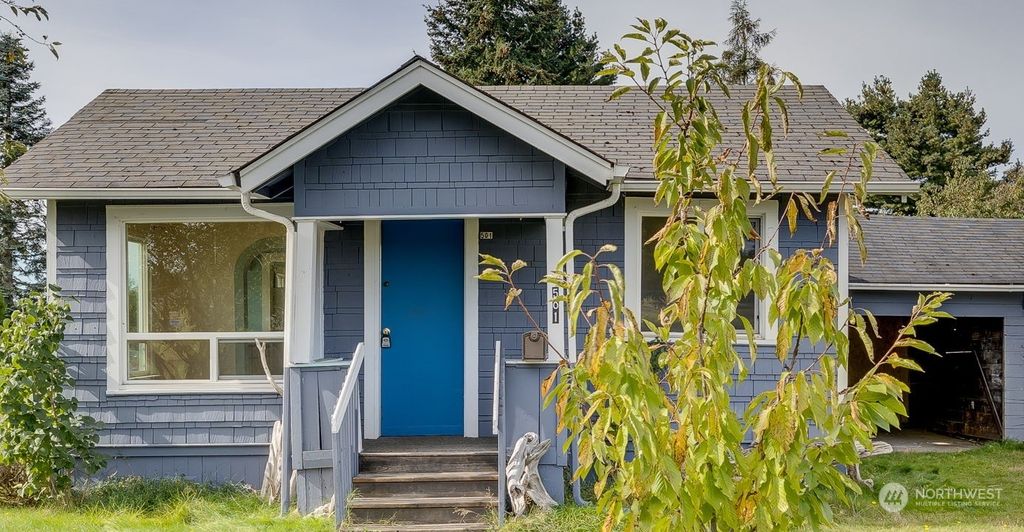 Photo of 501 Alder Avenue, Marysville, WA 98270 (MLS # 2298475)