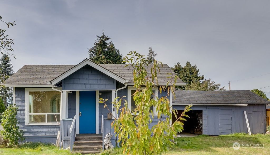 Photo of 501 Alder Avenue, Marysville, WA 98270 (MLS # 2298475)