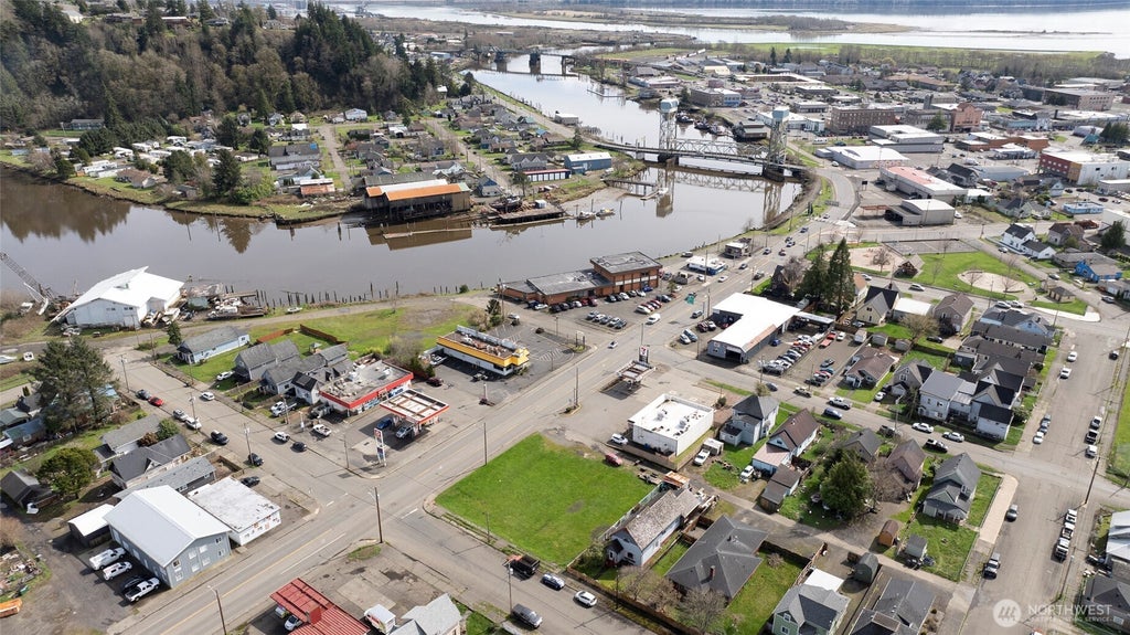 Photo of 219 Lincoln St ST, Hoquiam, WA 98550 (MLS # 2585184)
