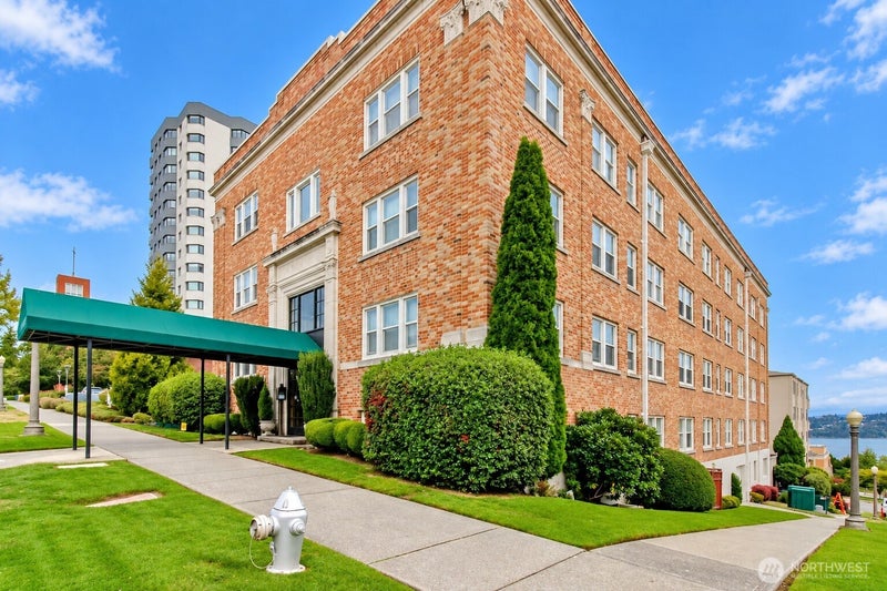 301 N Tacoma Ave 306