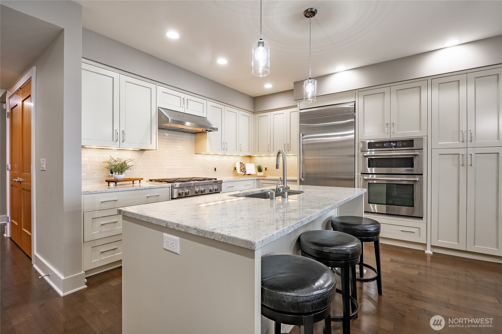 9535 Semiahmoo Parkway B202