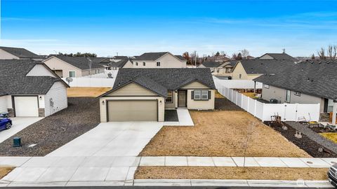 Photo of 4226 W Wood Court, Moses Lake, WA 98837 (MLS # 2480370)