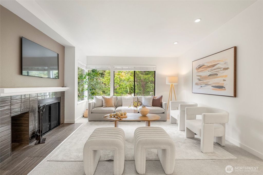 Photo of 1336 Bellevue Way NE #4, Bellevue, WA 98004 (MLS # 2499414)