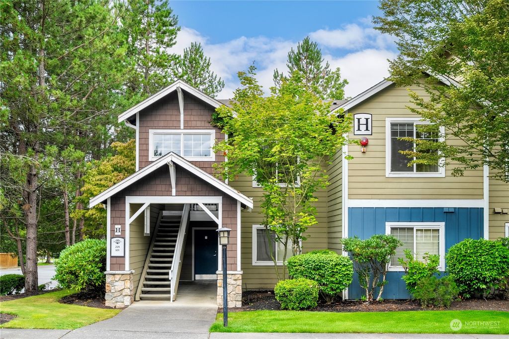 Photo of 710 240th Way SE #H201, Sammamish, WA 98074 (MLS # 2301970)