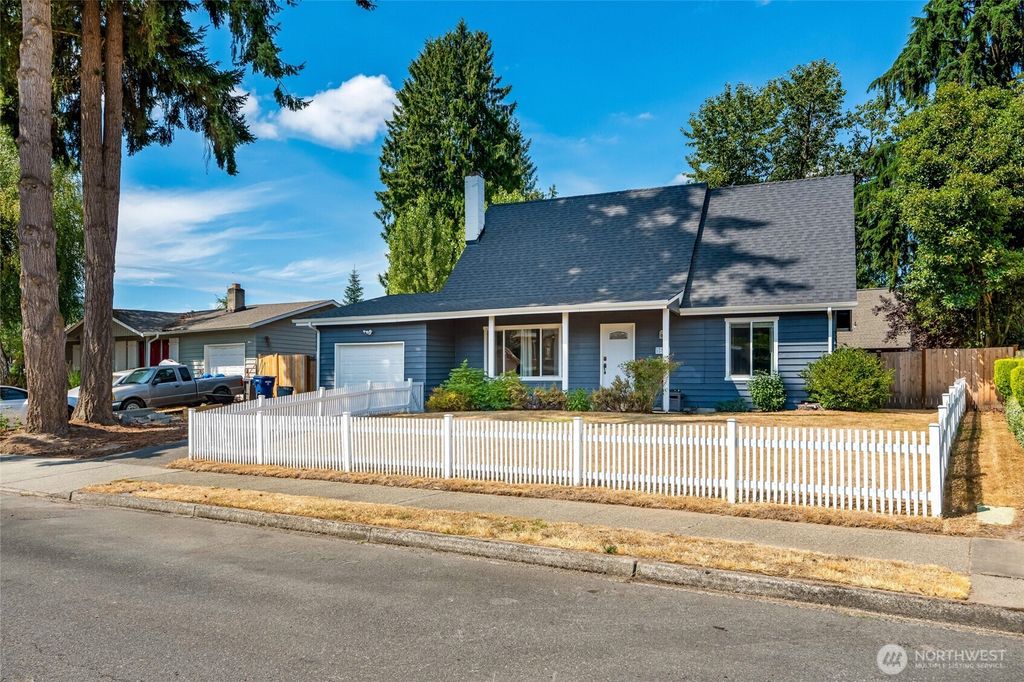 Photo of 1613 36th Street SE, Auburn, WA 98002 (MLS # 2422832)