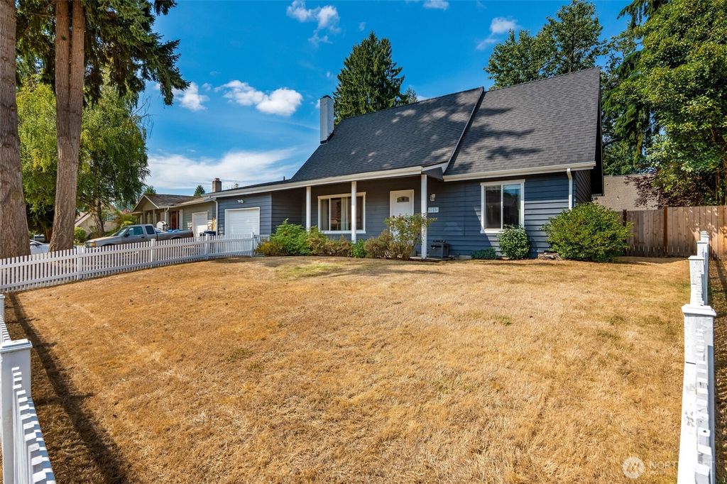 Photo of 1613 36th Street SE, Auburn, WA 98002 (MLS # 2422832)