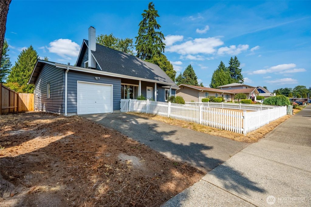 Photo of 1613 36th Street SE, Auburn, WA 98002 (MLS # 2422832)