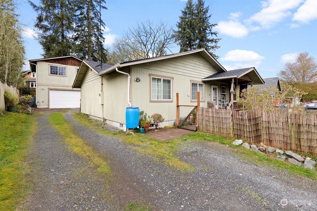 Photo of 1020 Avenue A, Snohomish, WA 98290 (MLS # 2217492)
