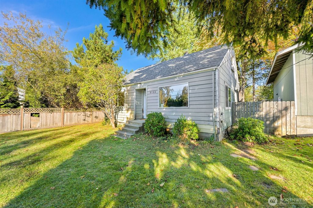 Photo of 3132 Alderwood Avenue, Bellingham, WA 98225 (MLS # 2444499)