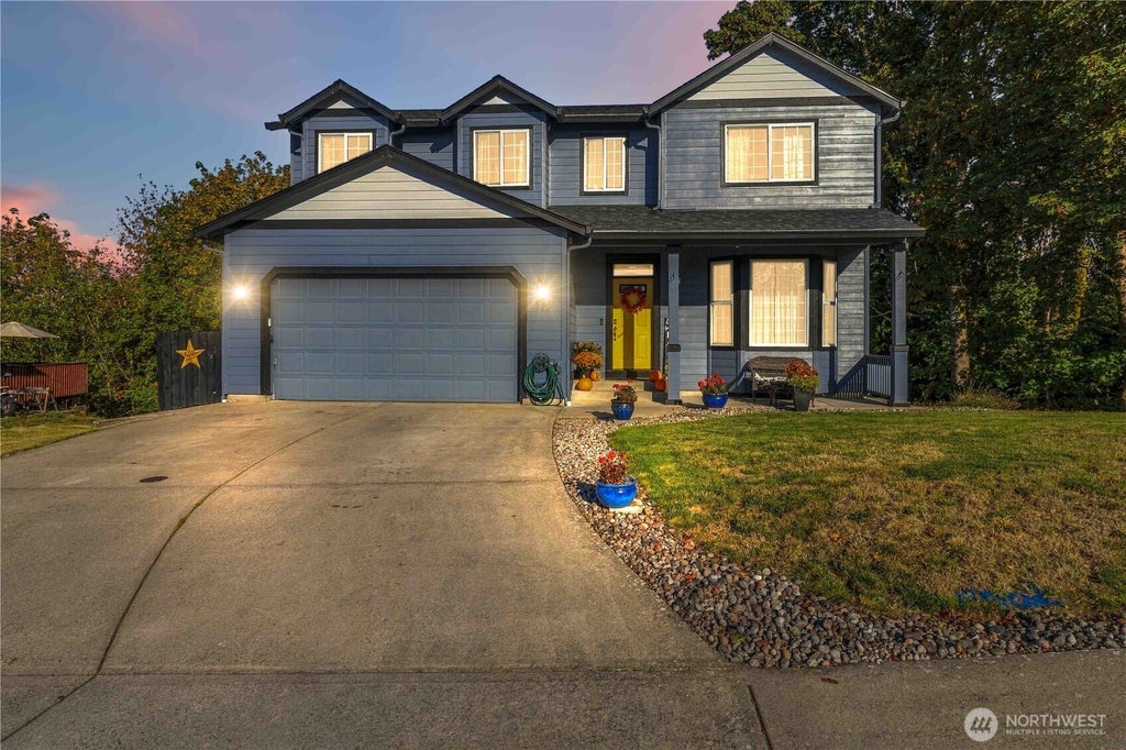 Photo of 929 Edinburgh Court, Kelso, WA 98626 (MLS # 2582398)