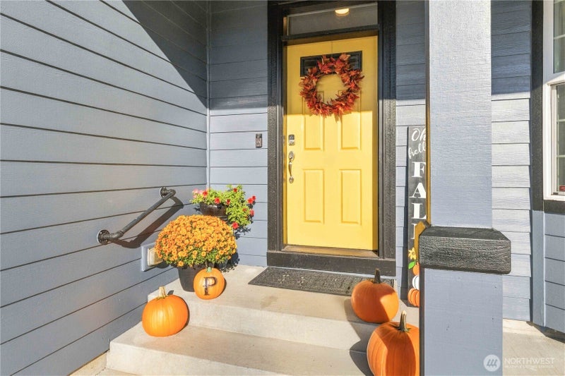 929 Edinburgh Court