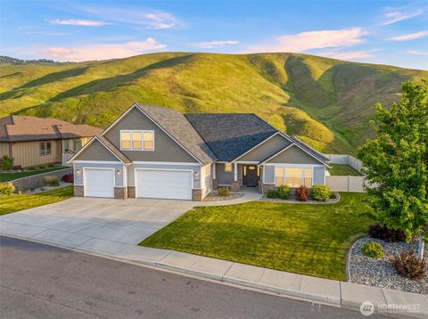 Photo of 2042 Maiden Lane, Wenatchee, WA 98801 (MLS # 2514409)