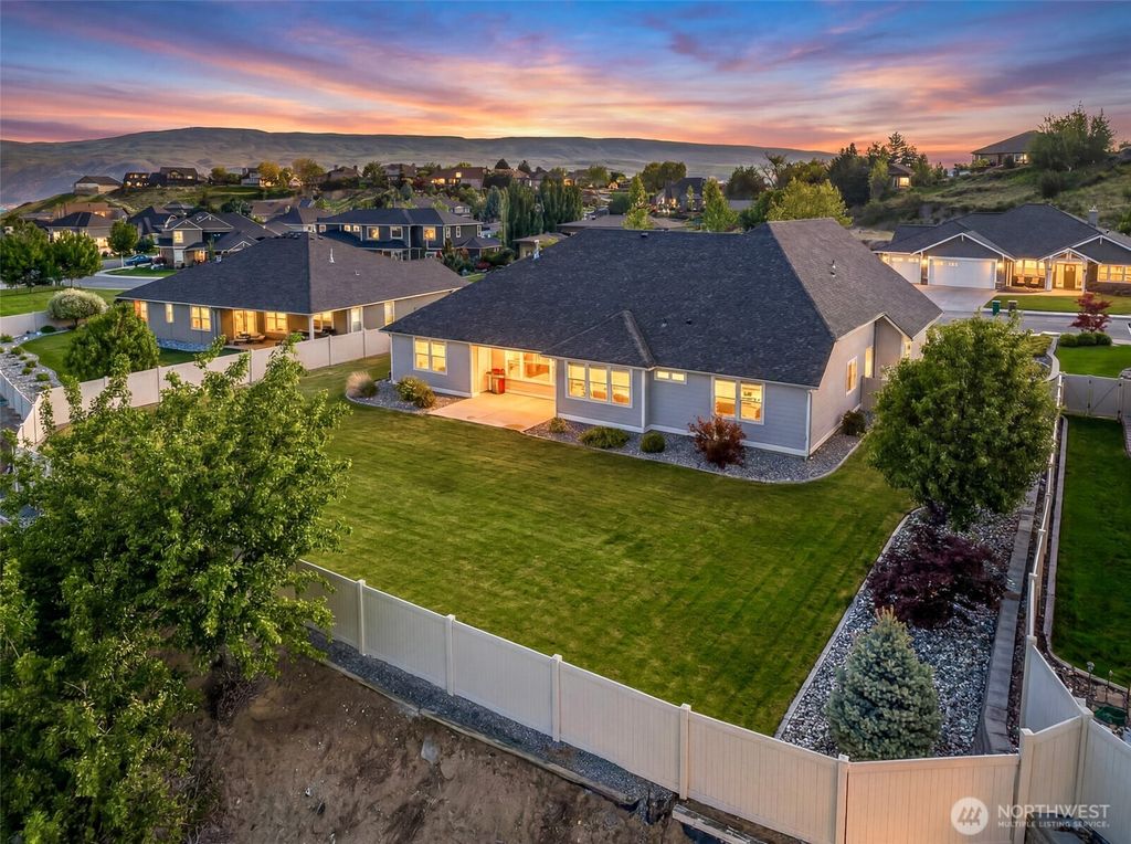 Photo of 2042 Maiden Lane, Wenatchee, WA 98801 (MLS # 2514409)