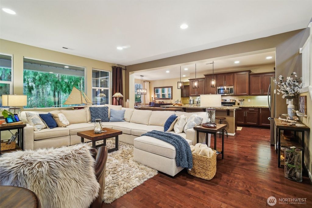 Photo of 1031 SE 12th Street, North Bend, WA 98045 (MLS # 2355456)