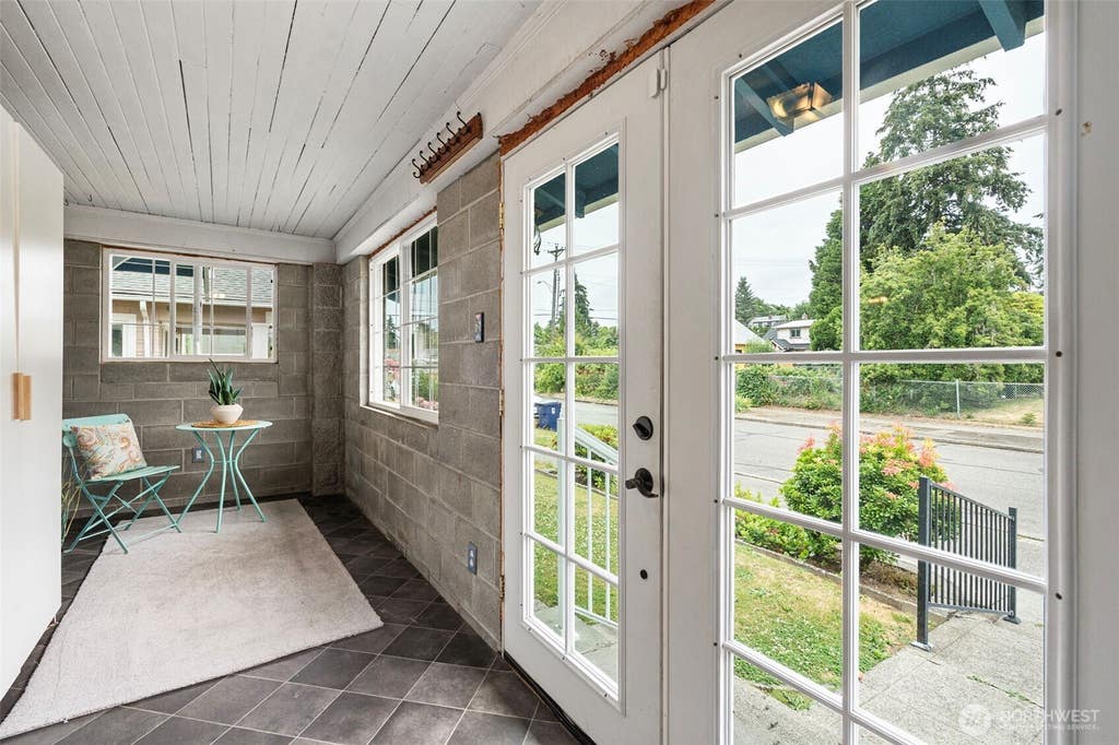 Photo of 1512 S Oakes Street, Tacoma, WA 98405 (MLS # 2547105)