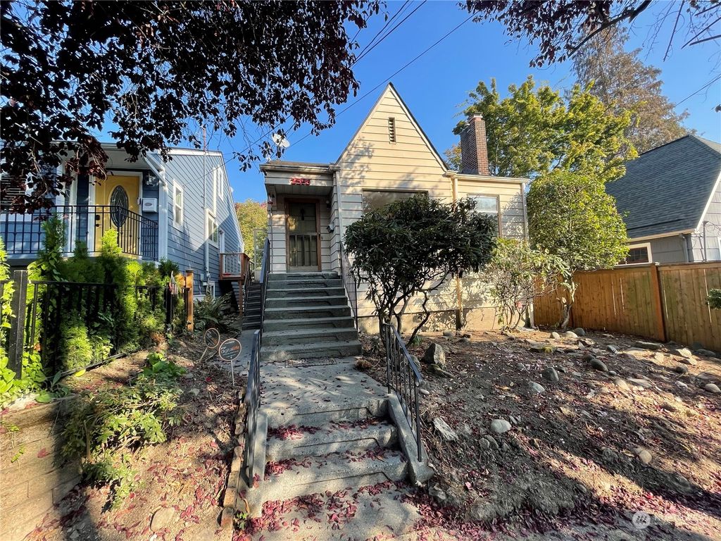 Photo of 2556 E Roanoke Street, Seattle, WA 98112 (MLS # 2006514)