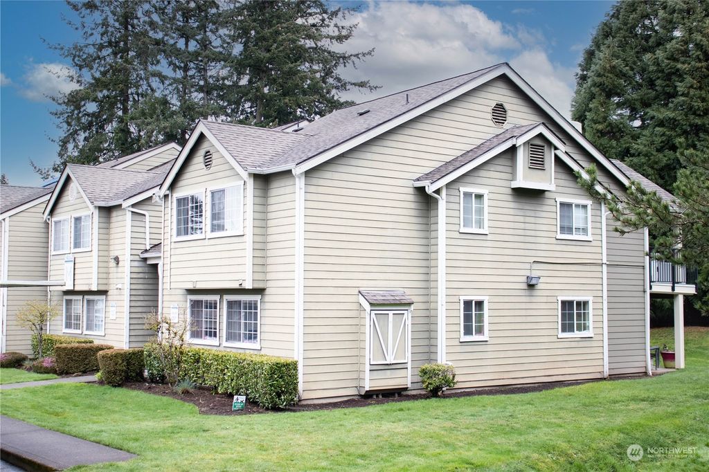 Photo of 1860 S 284th Lane #M-102, Federal Way, WA 98003 (MLS # 2046586)