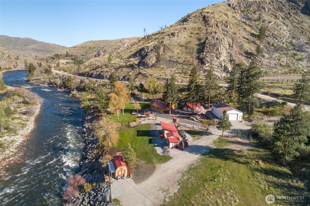 Photo of 540 Highway 153, Pateros, WA 98846 (MLS # 2495117)