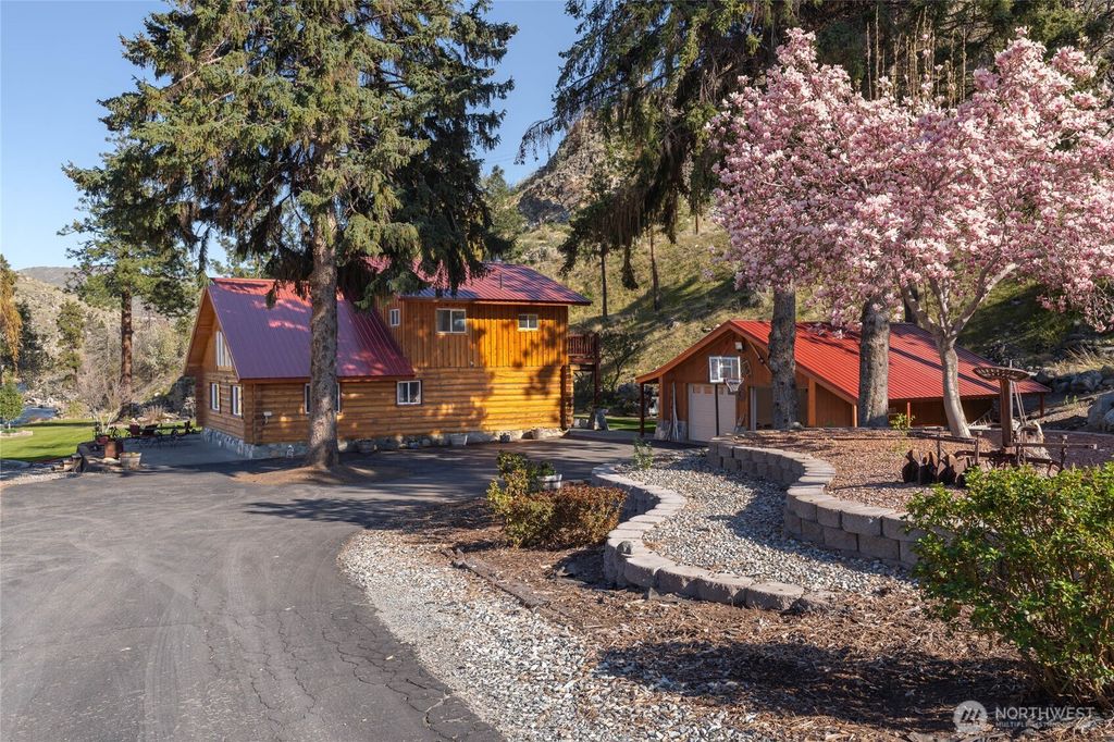 Photo of 540 Highway 153, Pateros, WA 98846 (MLS # 2495117)