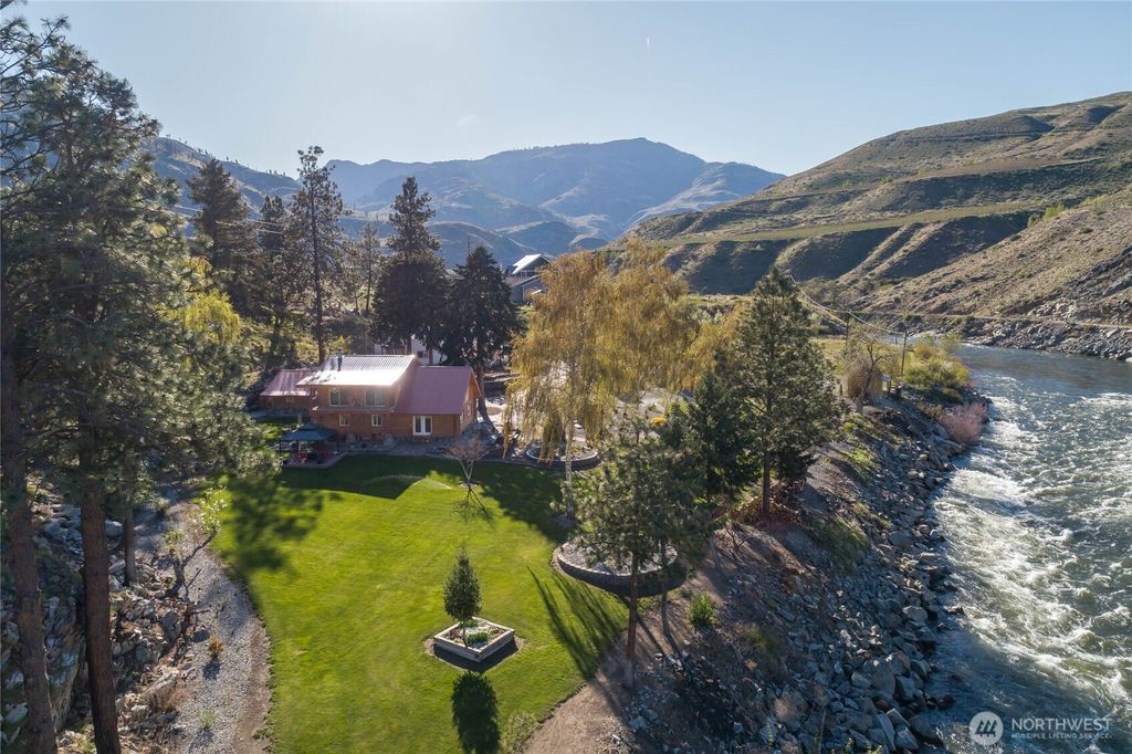 Photo of 540 Highway 153, Pateros, WA 98846 (MLS # 2495117)