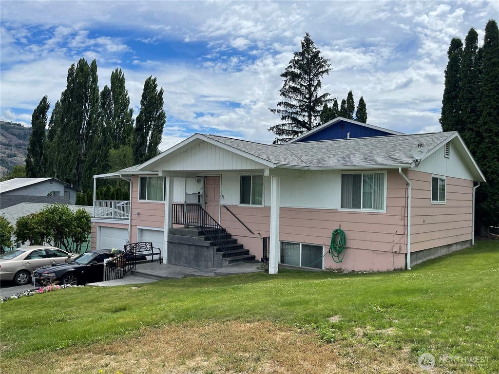 Photo of 914 17th Avenue, Oroville, WA 98844 (MLS # 2558089)