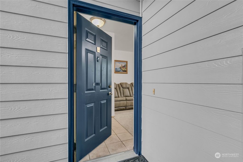 Photo of 10825 SE 200th Street #A 204, Kent, WA 98031 (MLS # 2218381)