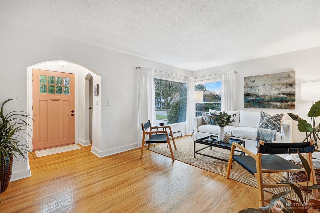 Photo of 11605 Meridian Avenue N, Seattle, WA 98133 (MLS # 2494506)