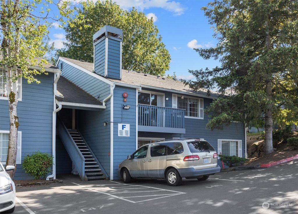 Photo of 16817 Larch Way #F204, Lynnwood, WA 98037 (MLS # 2252043)