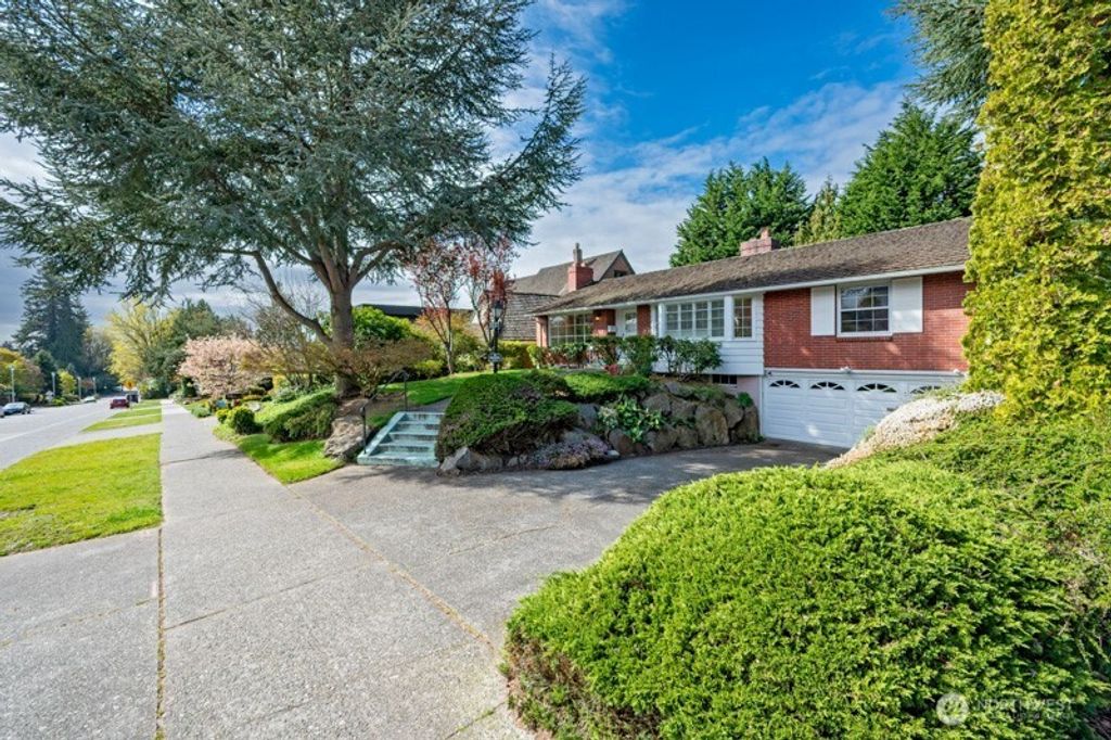 Photo of 3227 Magnolia Boulevard W, Seattle, WA 98199 (MLS # 2499929)