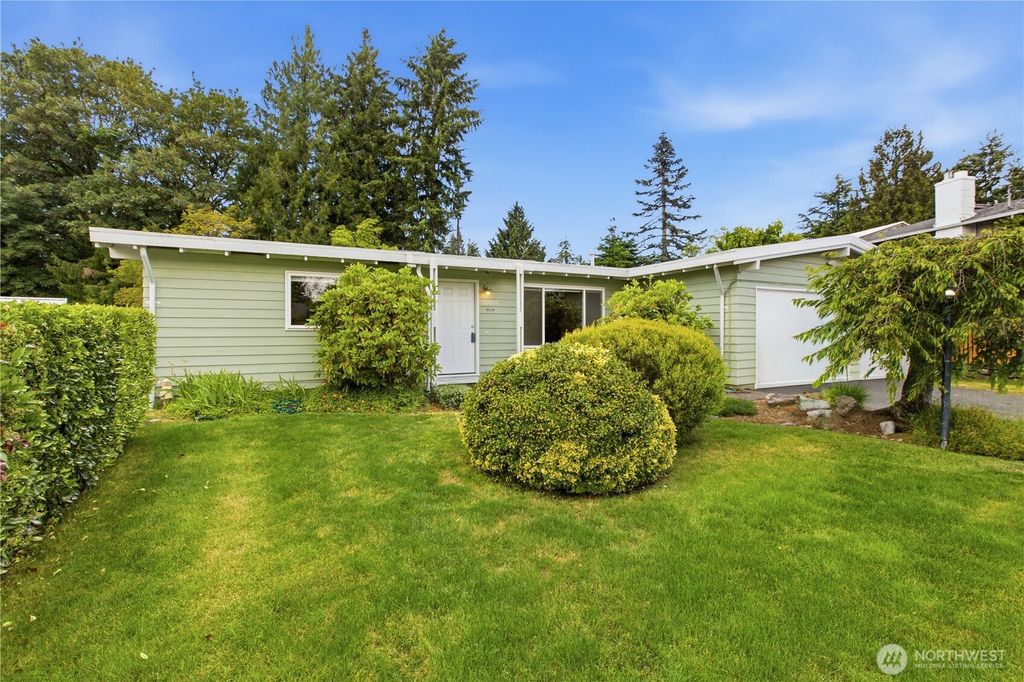 Photo of 10510 SE 233rd Place, Kent, WA 98031 (MLS # 2535423)