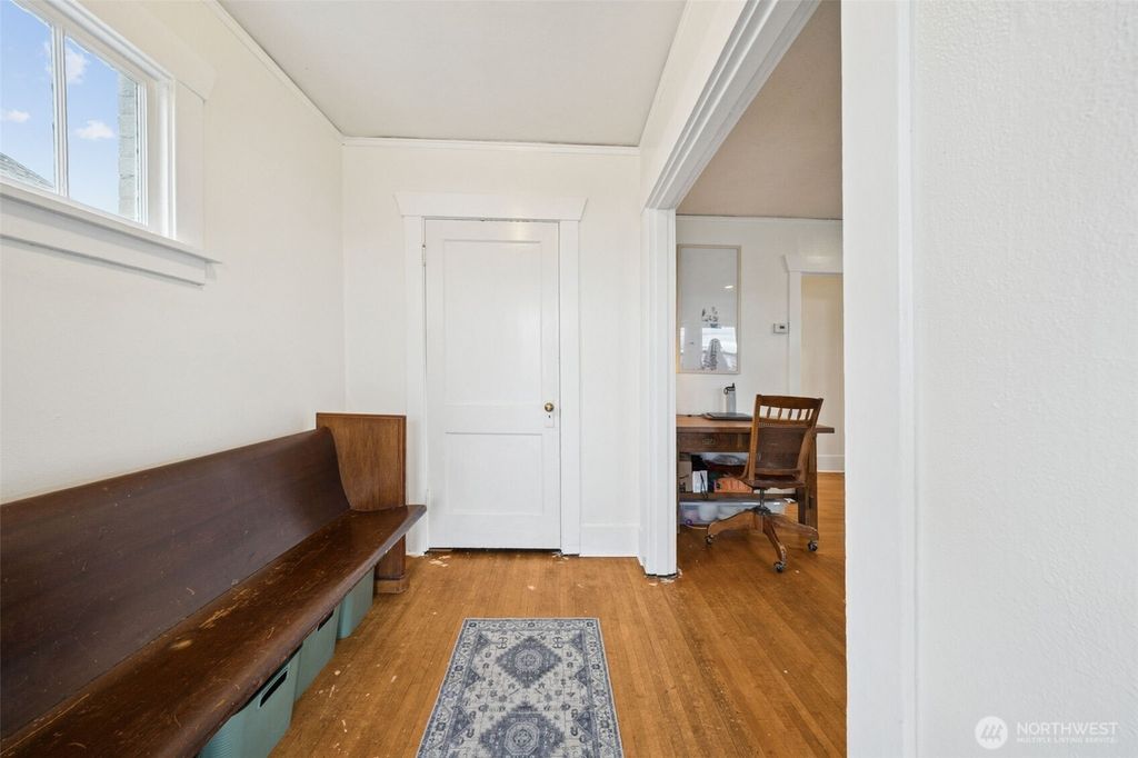 Photo of 413 2nd Street NE, Puyallup, WA 98372 (MLS # 2471712)