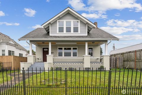 Photo of 413 2nd Street NE, Puyallup, WA 98372 (MLS # 2471712)