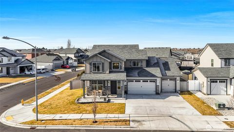 Photo of 302 N Towhee Street, Moses Lake, WA 98837 (MLS # 2482360)