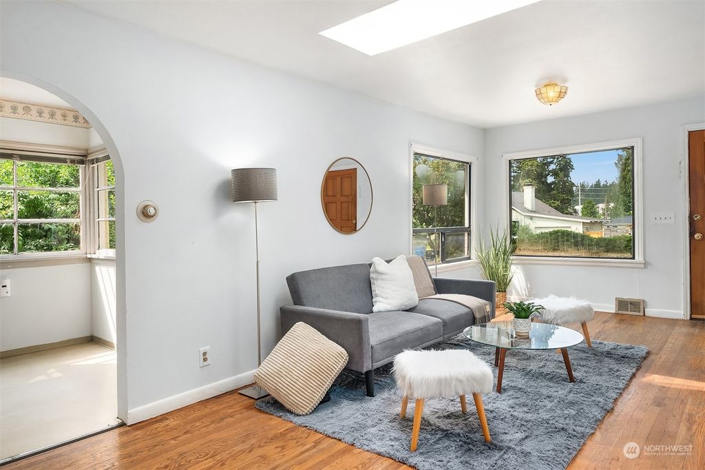 Photo of 15552 Stone Avenue N, Shoreline, WA 98133 (MLS # 2273246)