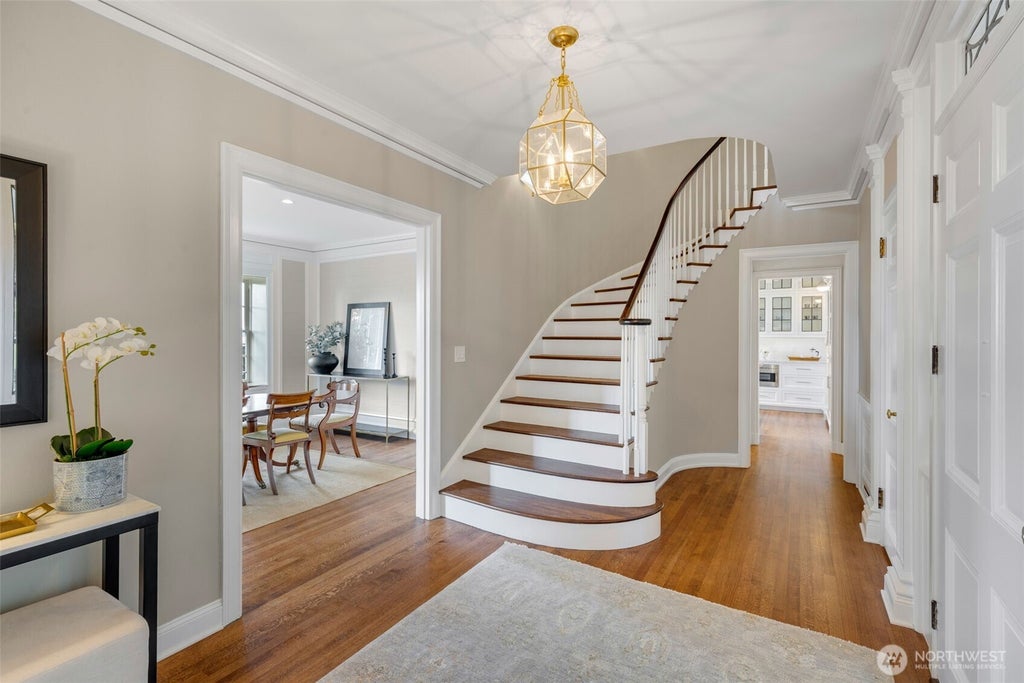 Photo of 700 McGilvra Boulevard E, Seattle, WA 98112 (MLS # 2582956)
