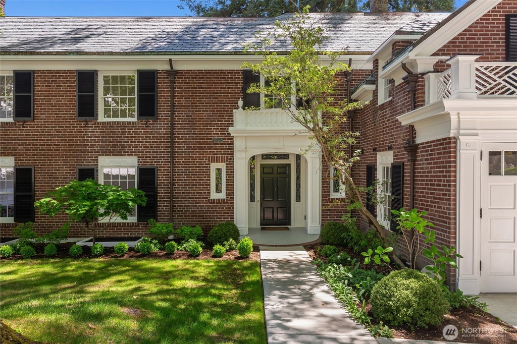 Photo of 700 McGilvra Boulevard E, Seattle, WA 98112 (MLS # 2582956)