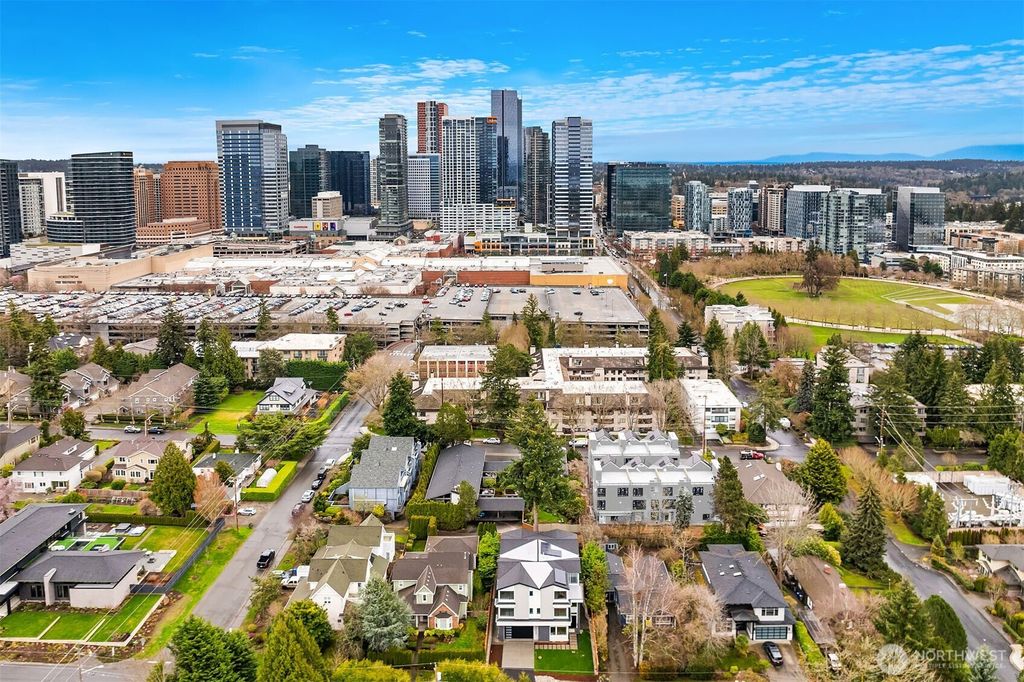 Photo of 422 98th Avenue NE, Bellevue, WA 98004 (MLS # 2417317)