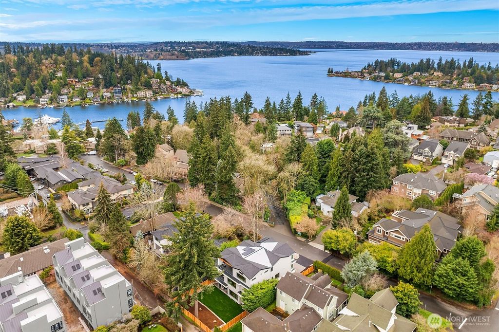 Photo of 422 98th Avenue NE, Bellevue, WA 98004 (MLS # 2417317)