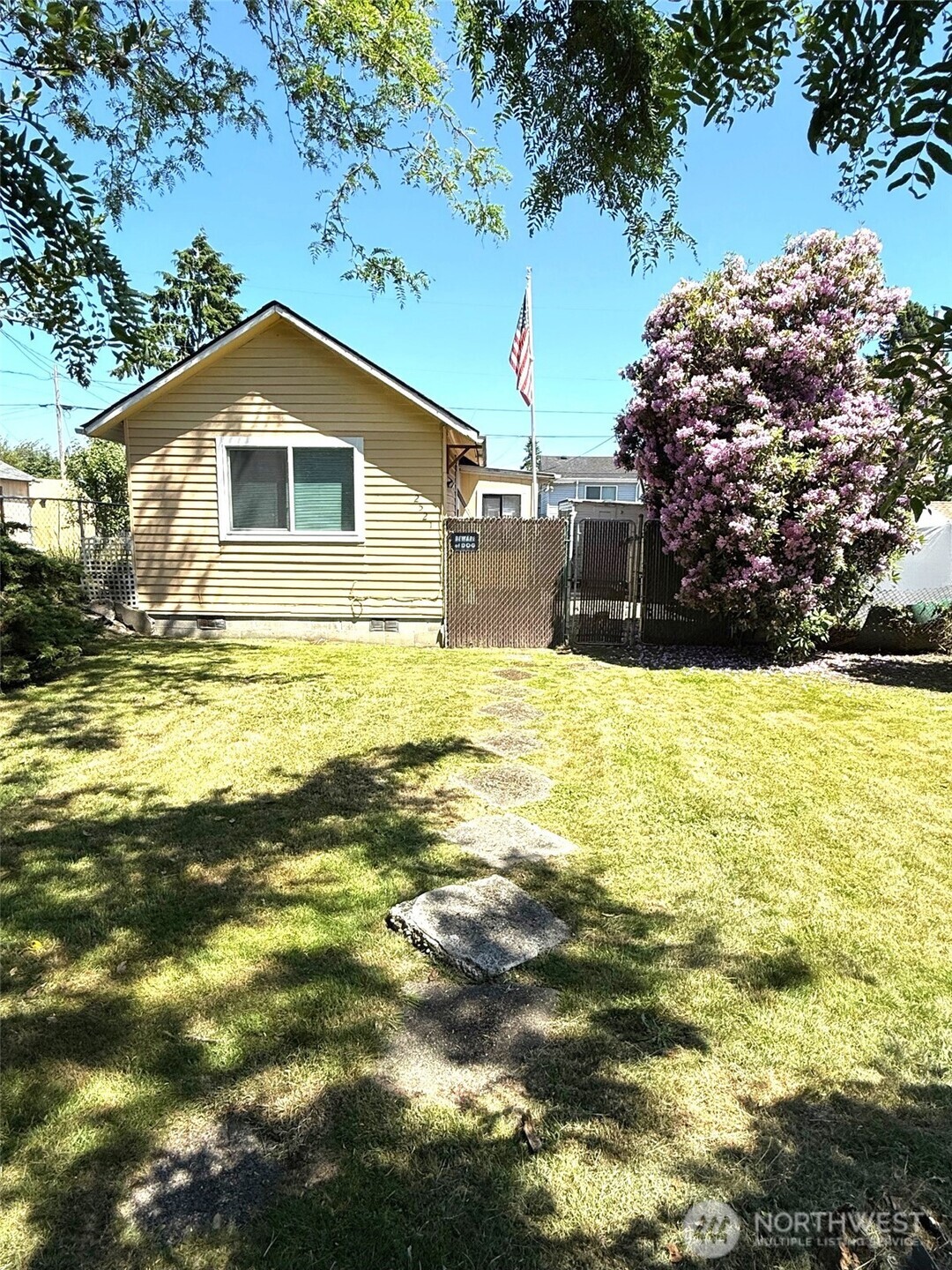 2521 Walnut Street