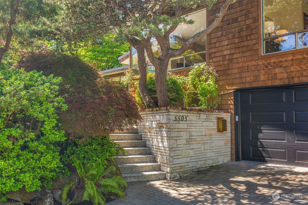 Photo of 5505 Coniston Road NE, Seattle, WA 98105 (MLS # 2235774)
