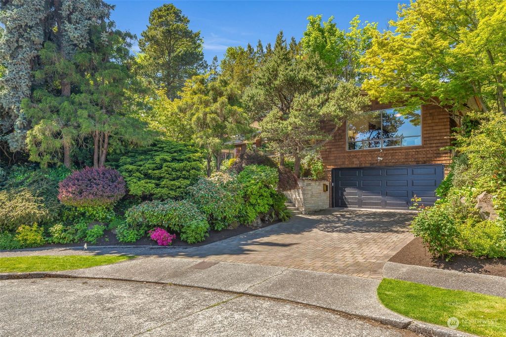 Photo of 5505 Coniston Road NE, Seattle, WA 98105 (MLS # 2235774)